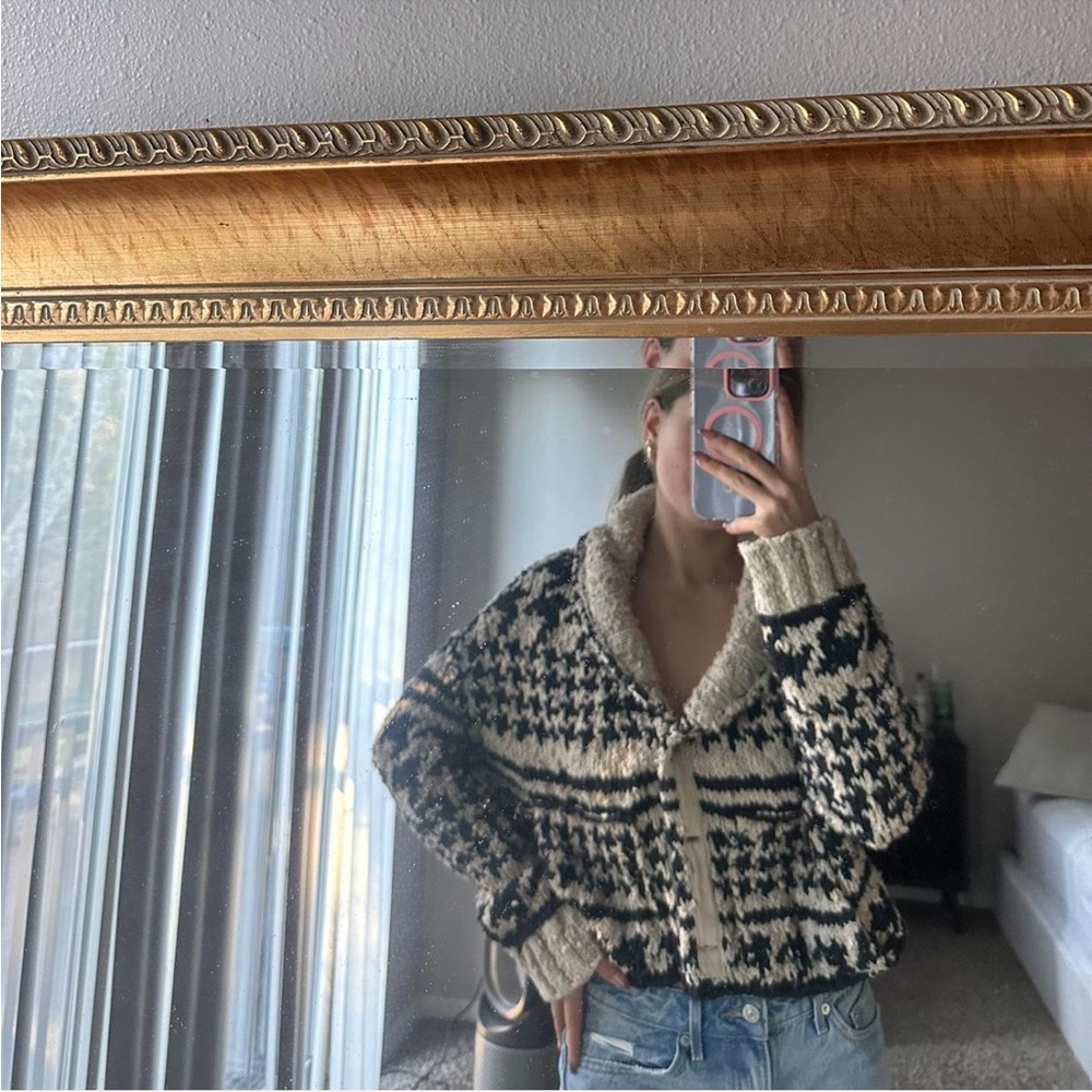 Black and White Knit Cardigan - Picture 3 of 3